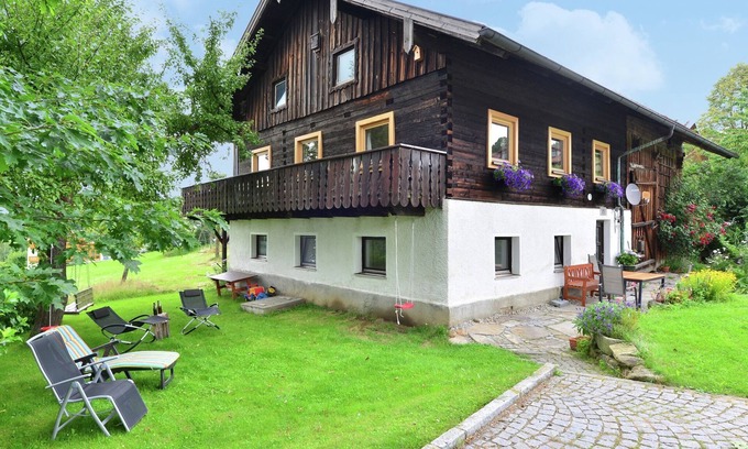 Viechtach House | Cozy Holiday Home with Terrace and Family-Friendly Amenities