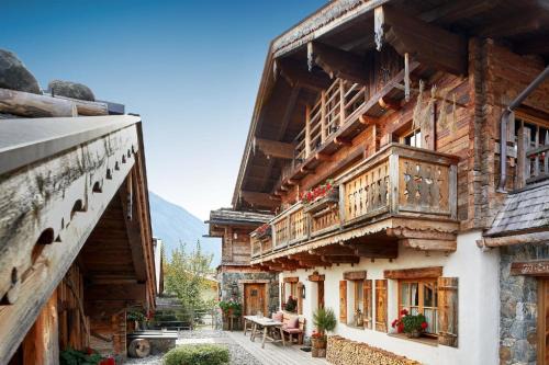 Hundsdorfl House | Family-Friendly Retreat for 10 with Sauna and Fireplace