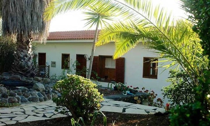 Tajuya House | Relaxing Retreat in La Palma's Sunny West with Pool & Spa