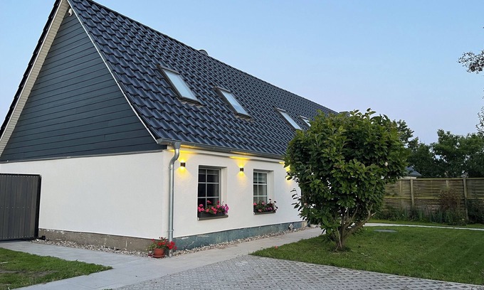 Osterburg House | Idyllic Ferienhaus with Kitchen & Breakfast in Nature