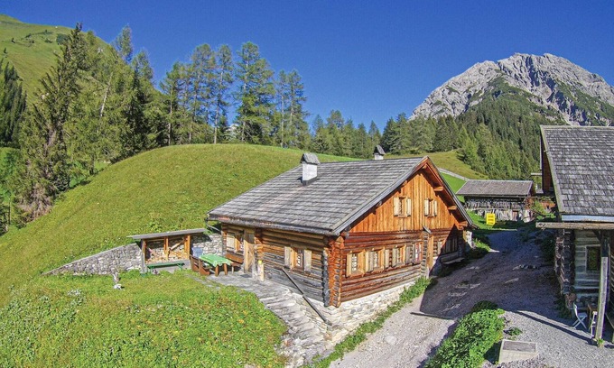 Pfafflar House | Comfortable 2-Bedroom Retreat in Boden with Spa & Breakfast