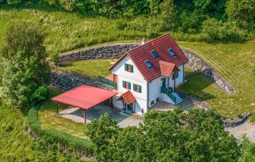 Tobaj House | Cozy Getaway in Guessing - Pet and Child Friendly Stay