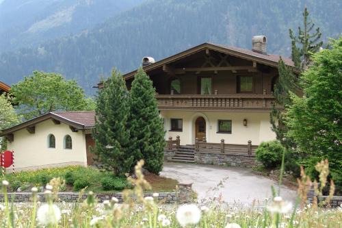Finkenberg House | Family-Friendly Ferienhaus Kröll with Pet Amenities Awaits!