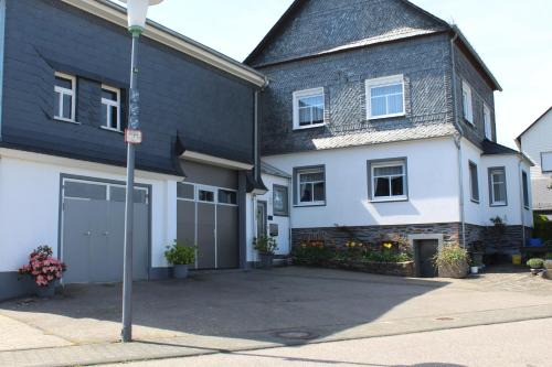 Mastershausen House | Family-Friendly Retreat at Ferienhaus Laydeckersch