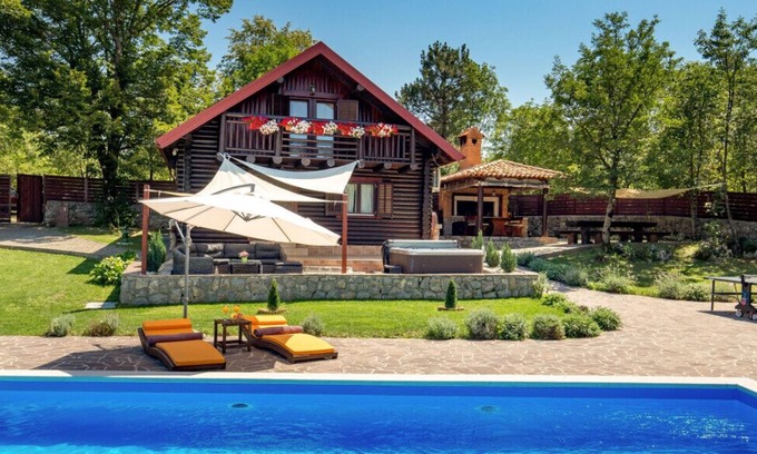 Klana Villa | Ferienhaus Lisac by Villas Guide