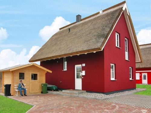 Neuenkirchen House | Family-Friendly Ferienhaus Lotsenhaus by Breetzer Bodden