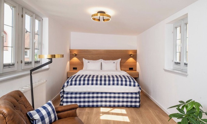 Sommerach House | Relaxing Retreat at Maison Eveline with Spa and Ocean Views