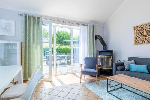 Niendorf House | Picturesque Ferienhaus Meerblick: Family & Pet Friendly Retreat