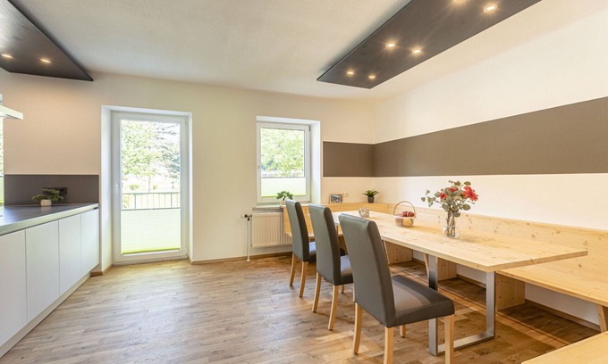 Eisenerz Ski Chalet | Family-Friendly Chalet with Pool and Pet Amenities
