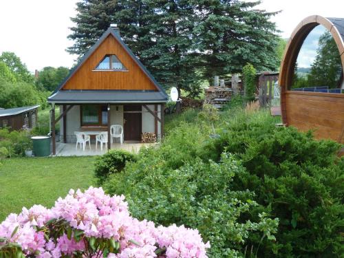 Pohla House | Cozy Retreat with Fireplace, Terrace & Outdoor Sauna