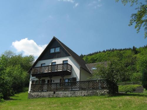 Duedinghausen House | Cozy Holiday Home Steps from the Ski Area, Pet Friendly
