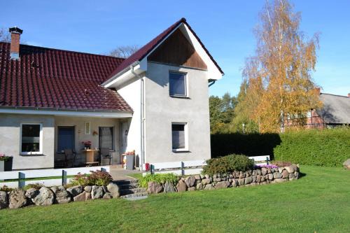 Kuchelmiss House | Scenic Retreat in Nature with Private Entrance & Garden