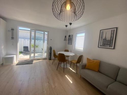 Onderdijk House | Cozy Retreat Near Ijsselmeer with Sunny Garden Oasis
