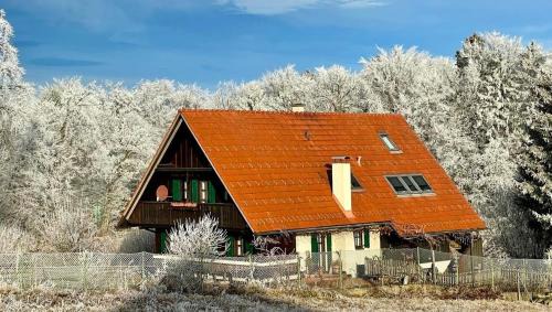 Grassnitzberg House | Exceptional Ferienhaus Neubauer: Pet Friendly & Family Ready