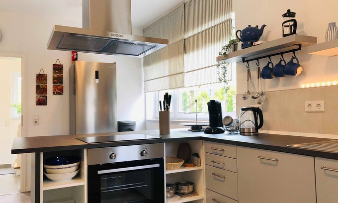 Friedrichstadt Apartment | Relaxing Retreat at Ferienhaus No.2 with Spa & Kitchen