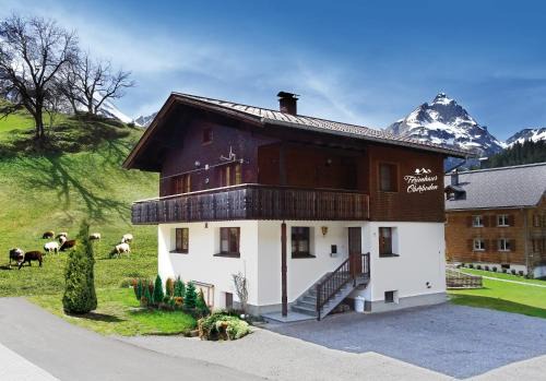 Schroecken House | Family-Friendly Ferienhaus Oberboden: 4-Star Retreat