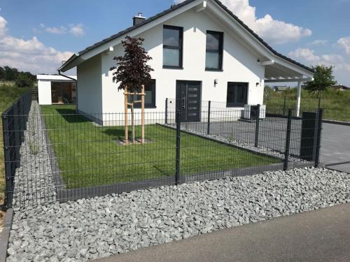 Lobnitz House | Beachside Escape at Ferienhaus Oskar - 4-Star Getaway
