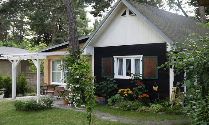 Rahnsdorf House | Berlin Vacation Home: Family-Friendly with Pool & Breakfast