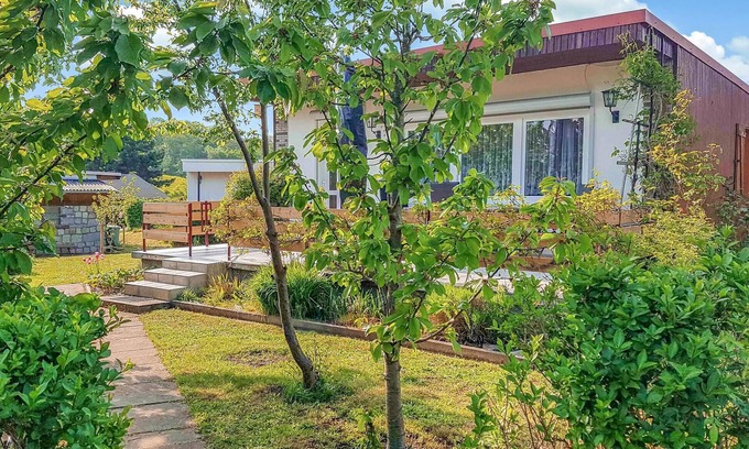 Muritz House | Cozy 1 Bedroom Stay in Penzlin with Spa & Kitchen Amenities