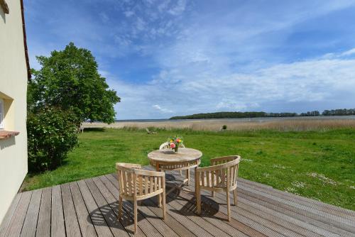 Grubnow House | Pet-Friendly Ferienhaus Remise with Oceanfront Terrace