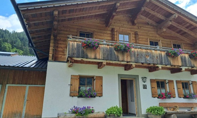 Matrei in Osttirol House | Pet-Friendly Ferienhaus Riepleralm near Großvenediger