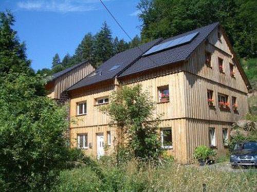 Elmstein House | Explore Ferienhaus Route 5: Family-Friendly with Hot Tub