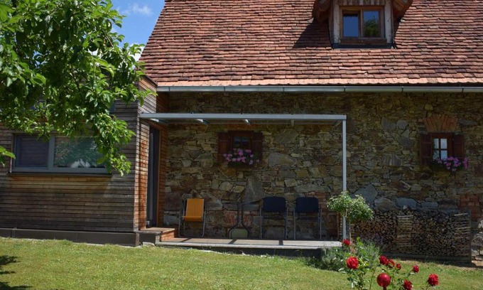 Pischelsdorf am Kulm Apartment | Idyllic Ferienhaus Rustica: Oceanfront & Family-Friendly Retreat