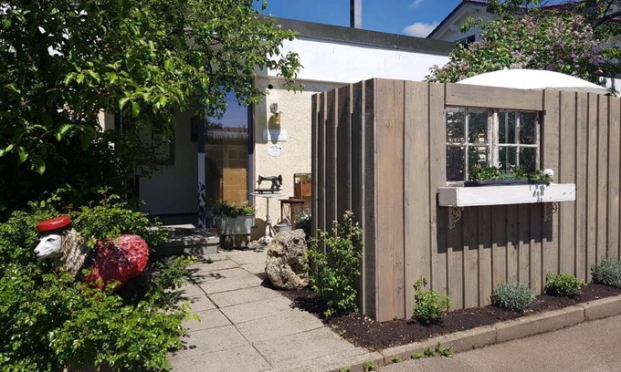 Muensingen House | Pet-Friendly Retreat at Ferienhaus Schillerstraße