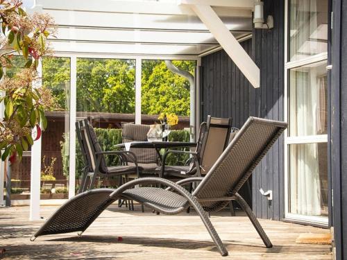Dummer House | Relaxing Retreat: Ferienhaus Seebrise with Hot Tub & Sauna