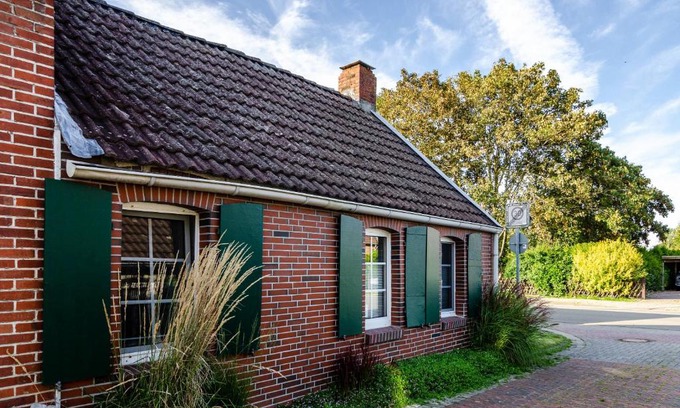 Rysum House | Pet-Friendly Ferienhaus Segelboot: Ideal for Families
