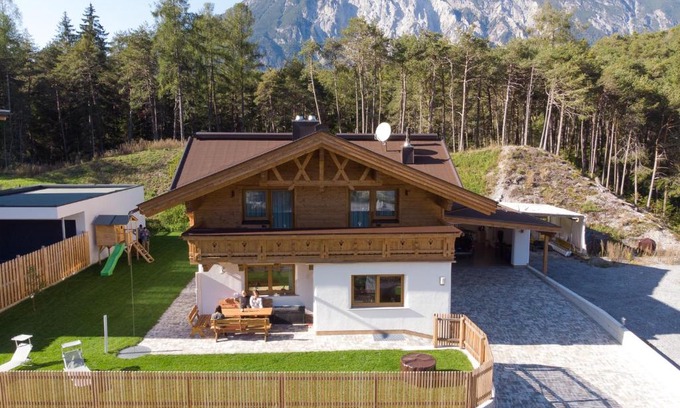 Sautens Ski Chalet | Relax at Ferienhaus Sennerhäusl: Pet-Friendly Retreat