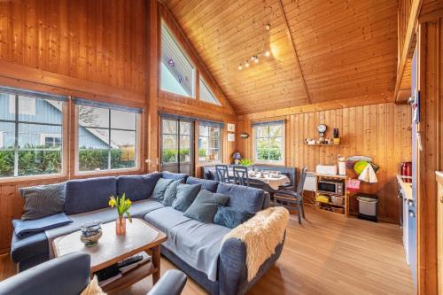 Boltenhagen House | Pet-Friendly Retreat with Pool at Ferienhaus Sonnenblumen