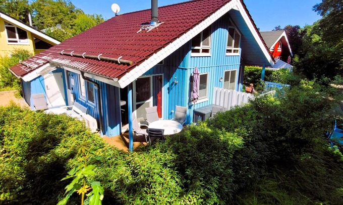 Bremke House | Cozy Ferienhaus Sophie: Ideal for Families with Spa & Kitchen