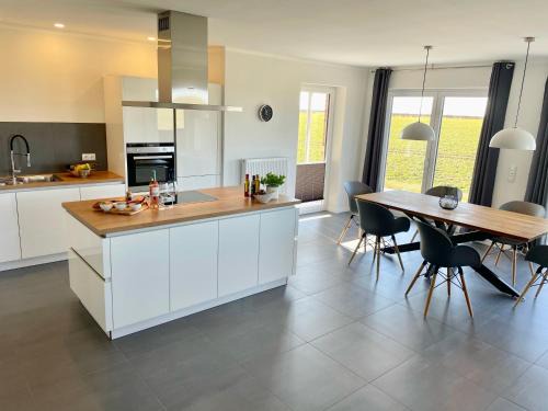 Fehmarn House | Oceanfront Retreat: Ferienhaus Sundowner FH6, Rated 9.7/10