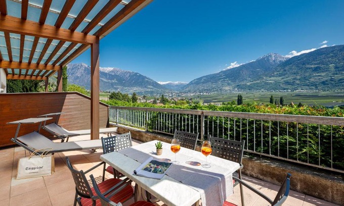 Cermes Apartment | Unforgettable Getaway at Ferienhaus Törggelehof