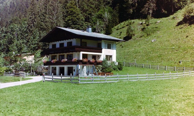 Rohrmoos-Untertal Ski Chalet | Tranquil Ferienhaus Trinker: Pet Friendly with Hot Tub