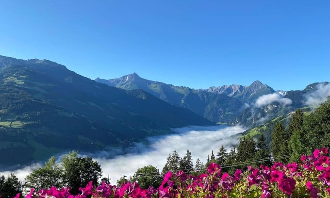 Zellbergeben Apartment | Stunning Zillertal Retreat with Balcony & Sauna Amenities
