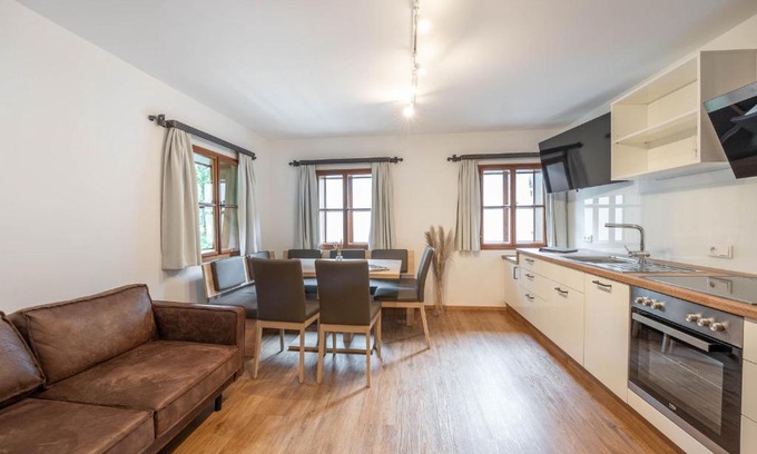 Mauterndorf Apartment | Cozy Ferienhaus zur Hackenschmiede with Hot Tub & Breakfast