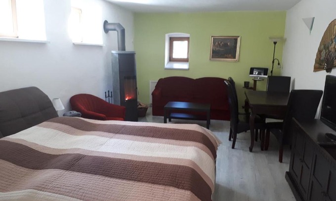 Trockenborn-Wolfersdorf Apartment | Cozy Ferienhof "Zum Waldblick" - Family-Friendly Getaway