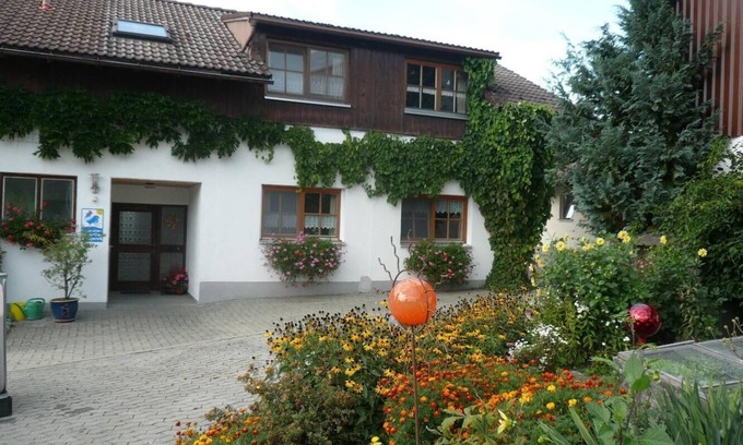 Opfenbach Apartment | Family-Friendly Ferienhof Fink with Kitchen & Breakfast