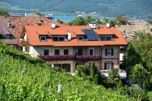Tramin Apartment | Family-Friendly Ferienhof Franzelin with Pet Amenities