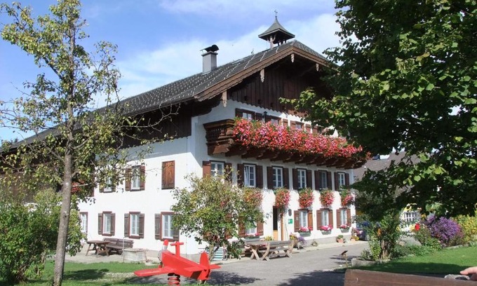 Tiefgraben House | Pet-Friendly Ferienhof Hinterstrasser with Family Amenities