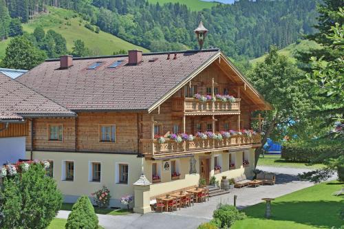 Radstadt House | Discover Ferienhof Kasparbauer: Pet-Friendly Retreat!