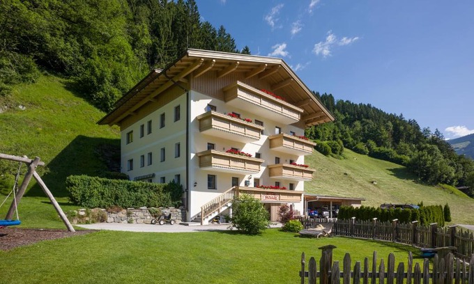 Zellbergeben Apartment | Experience Comfort at Ferienhof Nogler with Hot Tub & Breakfast