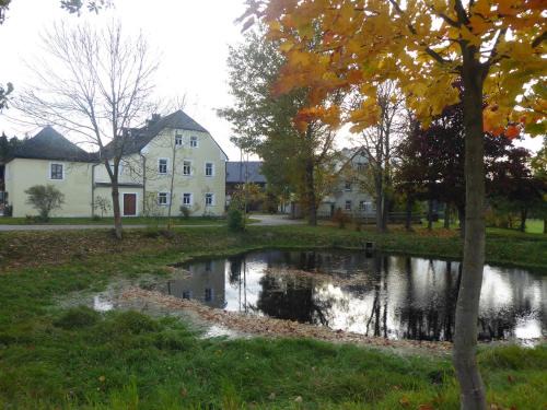Kuhberg Apartment | Family-Friendly Ferienhof Schricker with Pet Amenities