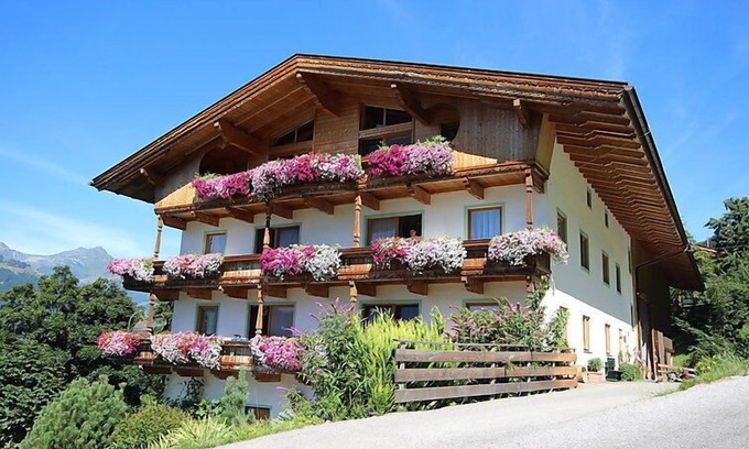 Gattererberg Apartment | Lake View Retreat: Ferienhof Sonnseitn with Spa & Breakfast