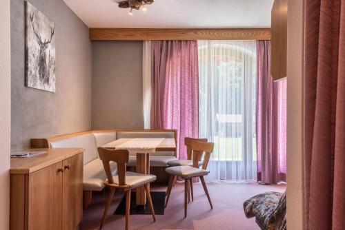 Castelrotto Apartment | Discover Ferienparadies Sabina Euringer: Pet-Friendly Retreat