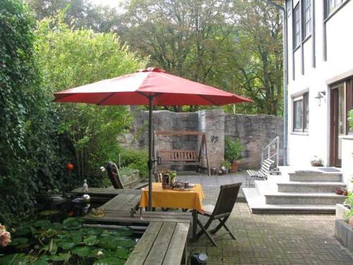 Hann. Muenden Apartment | Explore Ferienw Altstadtoase: Pet-Friendly & Accessible Stay