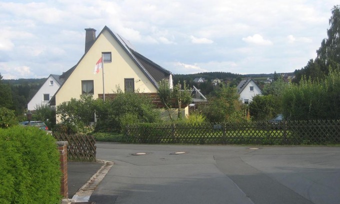 Schwarzenbach an der Saale Apartment | Comfortable Ferienwohnung Wölfel: Pet & Child Friendly Stay