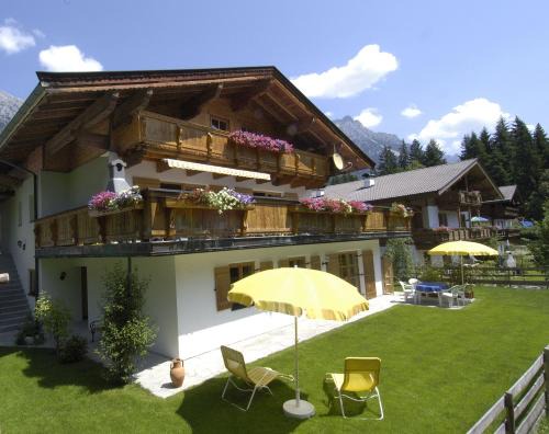Scheffau am Wilden Kaiser Apartment | Family-Friendly Ferienwohnung Waldblick with Ocean View
